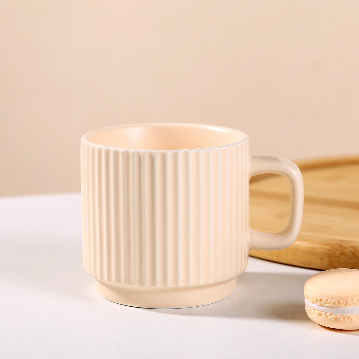 Bonbonfarbener Keramikbecher im Macaron-Stil für Paare, schlichte Kaffeetasse, Wasserbecher mit vertikalen Streifen fürs Büro_voghion.com