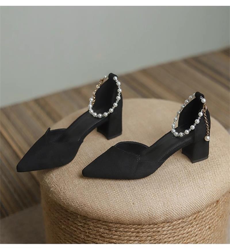 Tacones altos para mujeres 2026 nuevos tacones de hadas de viento medio tacones gruesos chicas de viaje agudos franceses zapatos de perlas individuales para mujeres