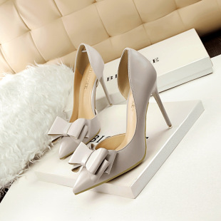 M 37870 Bow Stiletto Cutout Flats �����Y�����U�Ն�Ь�羳