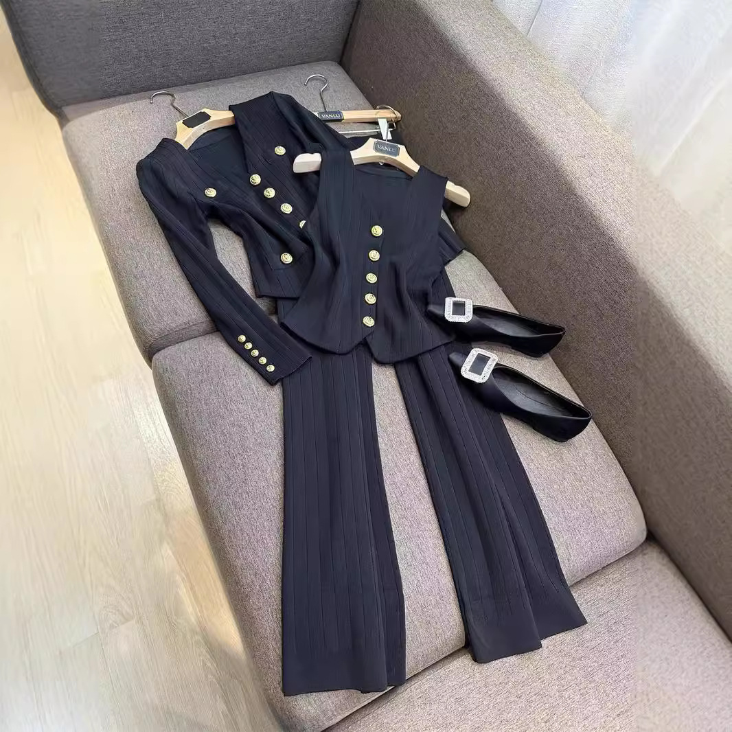 Damenbekleidung Set mit kurzem Strickcardigan, Metallknopf am Hals, Weste und Hose mit weitem Bein_voghion.com