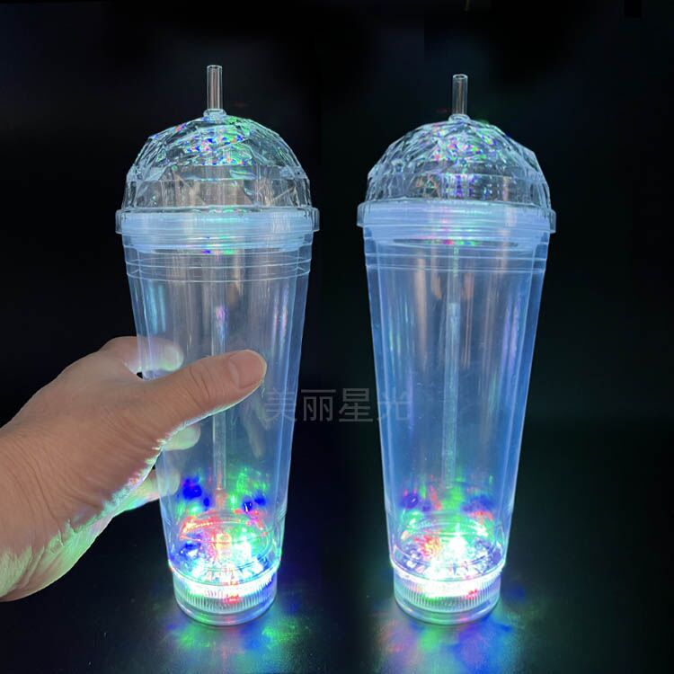 Nuevo estilo de verano taza de paja luminosa taza de hielo de diamante luminoso de gran capacidad de plástico de grado alimenticio LED taza de paja de doble capa