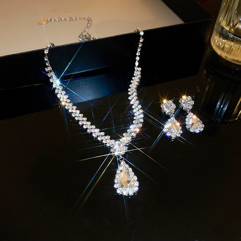 Medieval vintage diamantes goteo pendientes collar ligero lujo nicho cerradura estilo palacio conjunto de joyas exquisitas