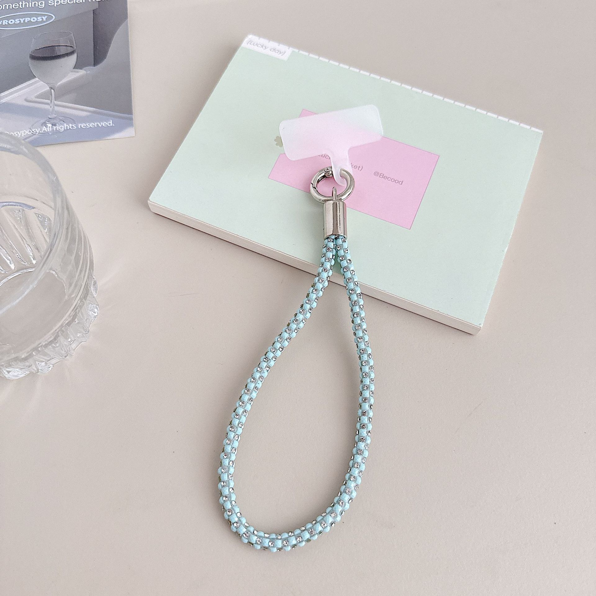 Cadena colgante de teléfono móvil de alta gama hecha a mano de boutique, sensación femenina de alta gama, lujo ligero, cadena colgante de diamante completo, cadena colgante de teléfono móvil de moda, sección larga y corta