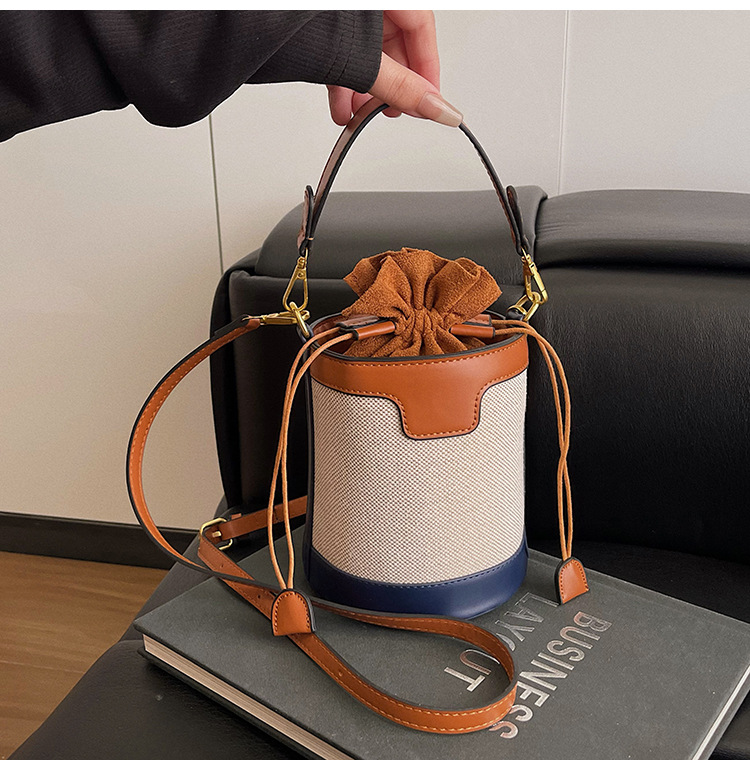 Bolso de mano cilíndrico de color contrastante para mujer, novedad 2026, estilo transfronterizo del Sudeste Asiático, a la moda, bandolera de un solo hombro