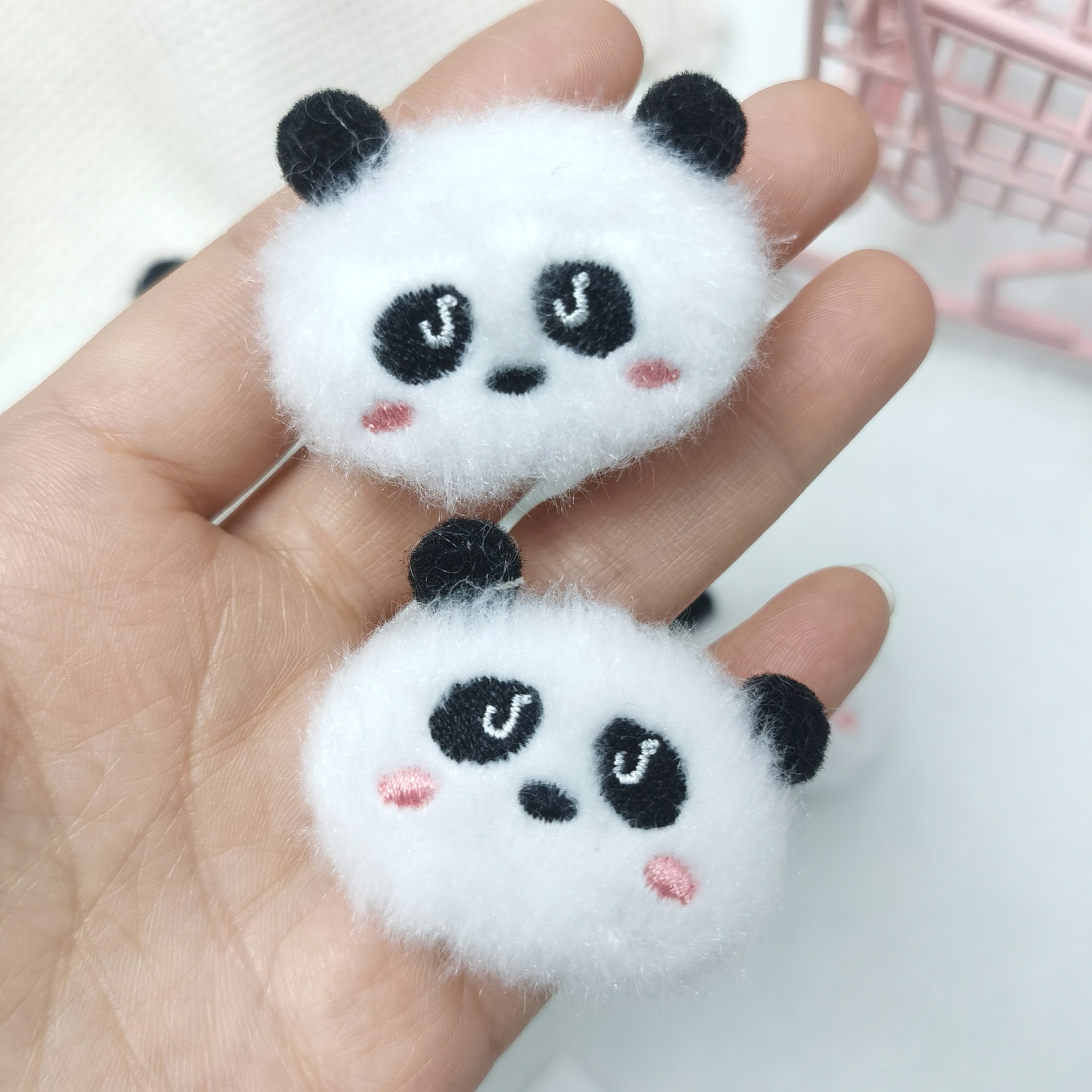귀여운 블러쉬 팬더 헤드웨어 의류 브로치 액세서리 미니 팬더 인형 가방 신발 및 양말 장식 액세서리