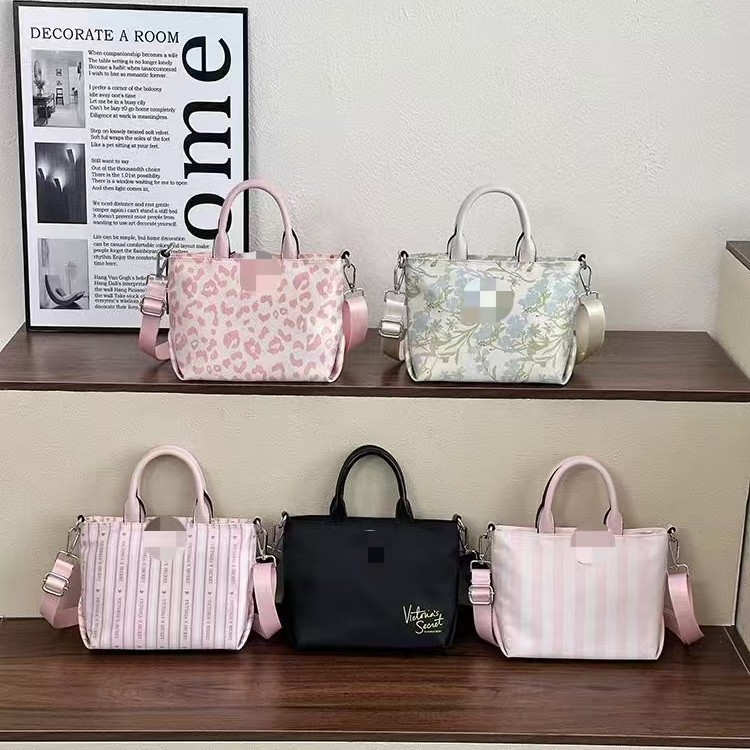 Striped handbag, stylish shoulder tote, large capacity, new versatile commuter bag, women's handbag