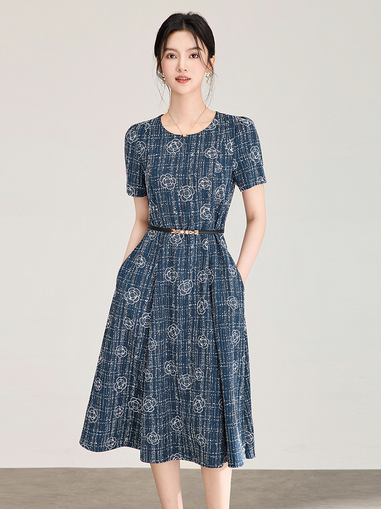 Đầm maxi nữ thắt eo họa tiết hoa sơn trà nổi — xanh lam