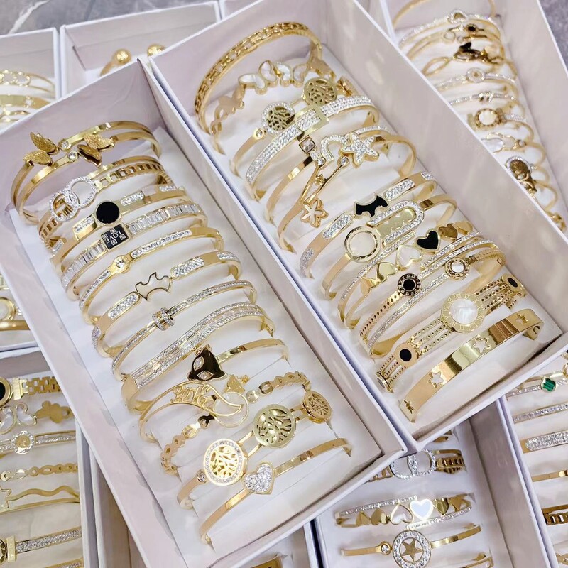 European and American Stainless Steel Fashionable Personalized Diamond-Encrusted Titanium Steel Bracelet Mixed Style 18K Gold Bracelet Women's Physical Store Supply European and American Stainless Steel Fashionable Personalized Diamond-Encrusted Titanium Steel Bracelet Mixed Style 18K Gold Bracelet Women's Physical Store Supply