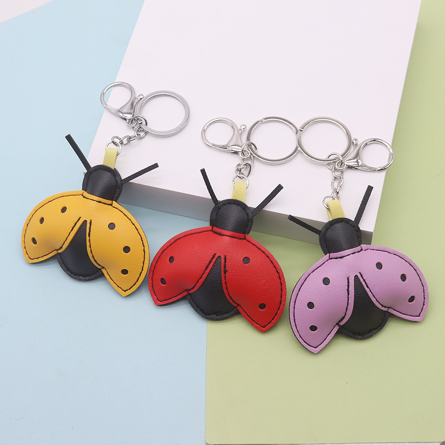 Divertido y creativo insecto cuero pequeño llavero mariquita lindo siete estrellas mariquita escarabajo bolso colgante llavero