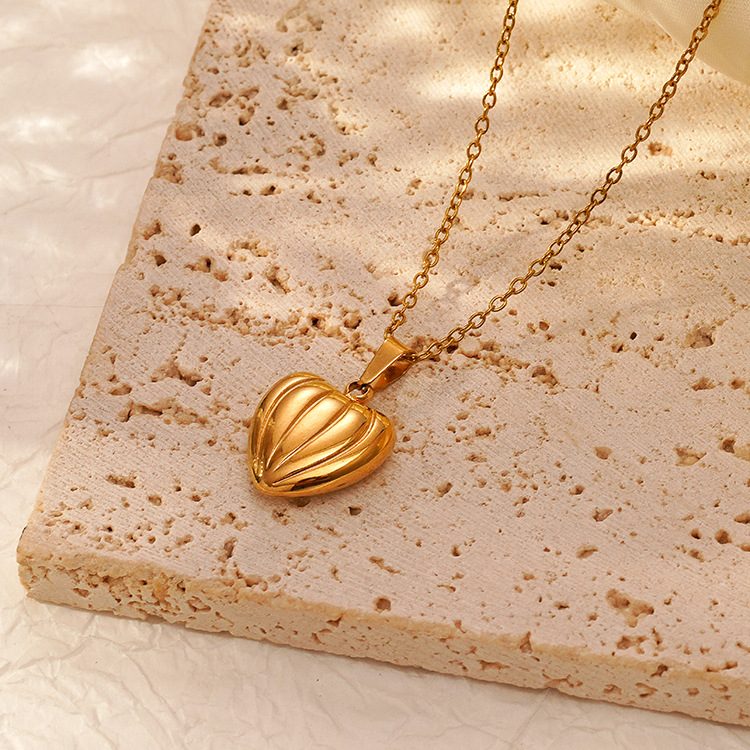 Amor calabaza collar de acero de titanio personalidad femenina en línea popularidad nicho diseño de cadena de clavícula colorido amor joyas de acero inoxidable