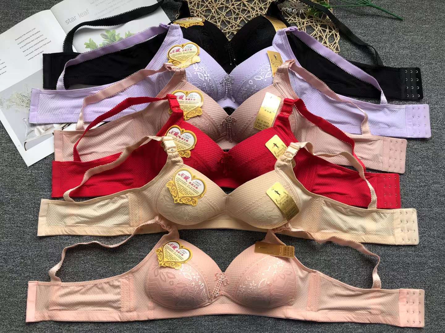 Sujetador de ropa interior mamá transfronteriza de cuatro pechos delgada de mediana edad y ancianos sujetador inalámbrico algodón push up más tamaño sujetador al por mayor