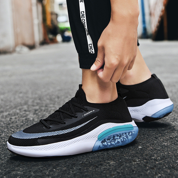 Summer breathable ultra light running sneakers made of mesh