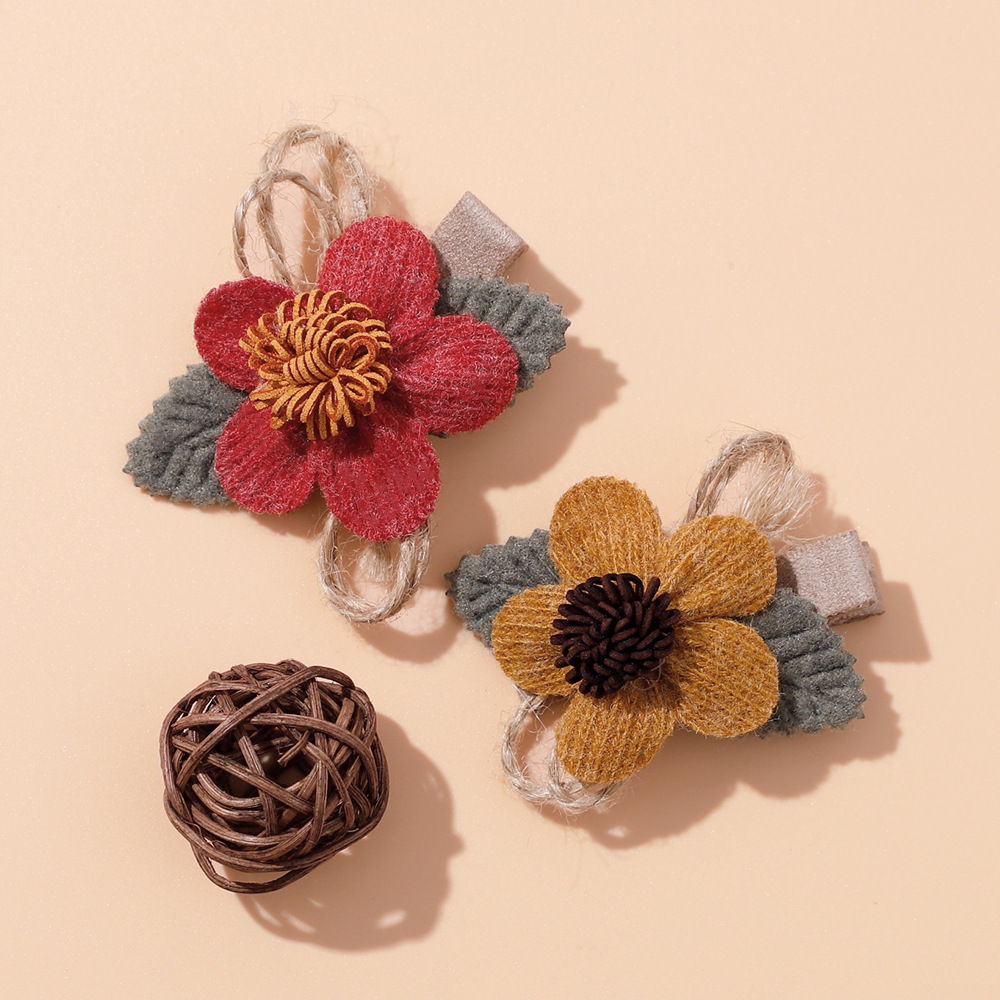 Sweet Flower Knit Hair Clip display picture 3