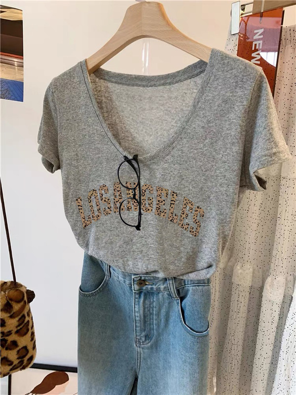 Japanese Style Youthful 2026 Spring/Summer Niche Versatile V-Neck Short-Sleeve T-Shirt for Women, Thin Letter Print Regular Shoulder Top Trendy Japanese Style Youthful 2026 Spring/Summer Niche Versatile V-Neck Short-Sleeve T-Shirt for Women, Thin Letter Print Regular Shoulder Top Trendy