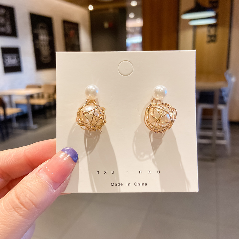 Pendientes de perlas, pendientes de estilo caliente, lujo ligero, pendientes simples de celebridades de Internet, accesorios de Yiwu, venta al por mayor