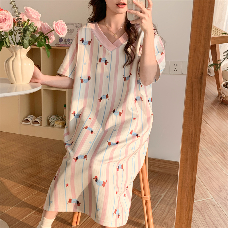 大きいサイズの300斤の月子服の夏の薄いタイプの半袖の妊婦は乳を与えます。