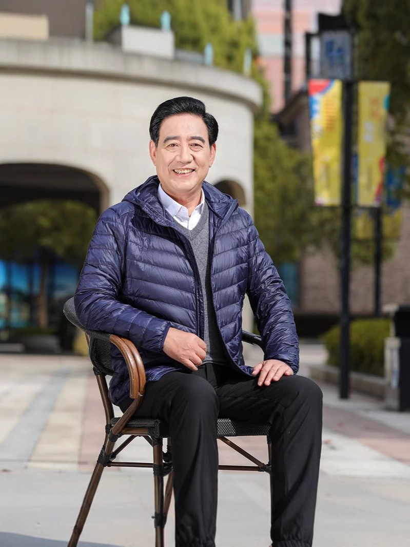 Transfronterizo Tik Tok nuevo chaqueta de plumón ligera hombre de mediana edad padre vestido de cuello corto chaqueta de invierno grande moda