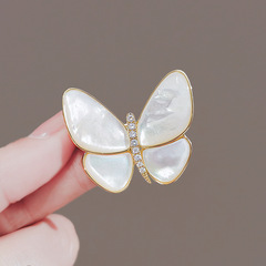 High-end temperament Wanzhou same style butterfly brooch exquisite suit corsage accessories anti-fritillary anti-exposure pin women's chest