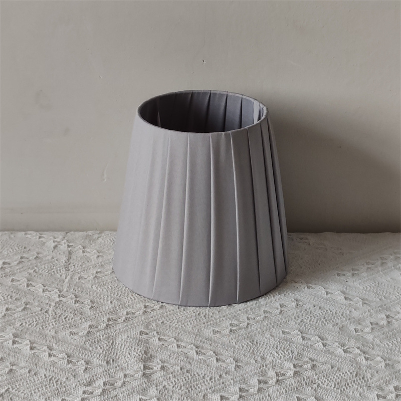 Transfronteriza en stock creativo nórdico simple hecho a mano plisado tela tira pantalla lámpara de mesa lámpara de pared accesorios sombreado