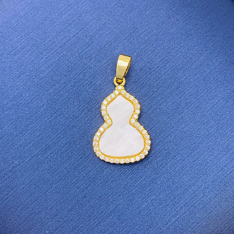 百種類のペンダントは心のままにファッションの経典を配合します。カップルの美しいペンダントは親友のアクセサリーを送ります。