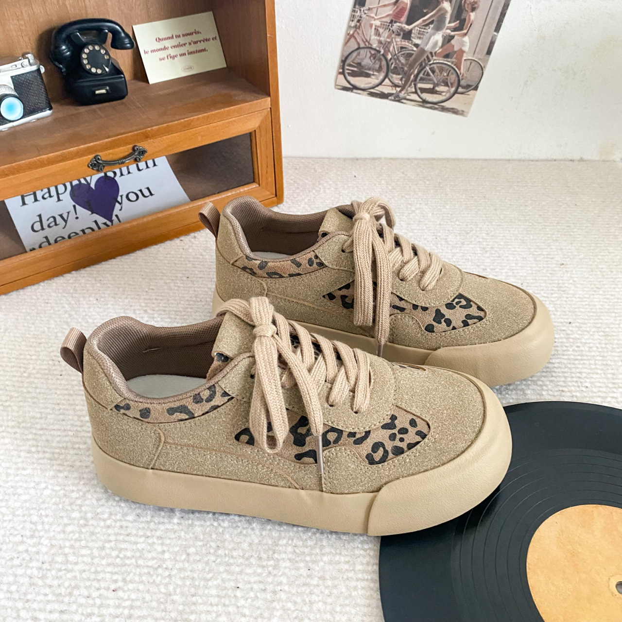 Mattes Leder-Leoparden-Print-Board für Damen im Herbst 2024, neues, dickbesohltes, höhenverstärkendes Freizeit-Sporttraining_voghion.com