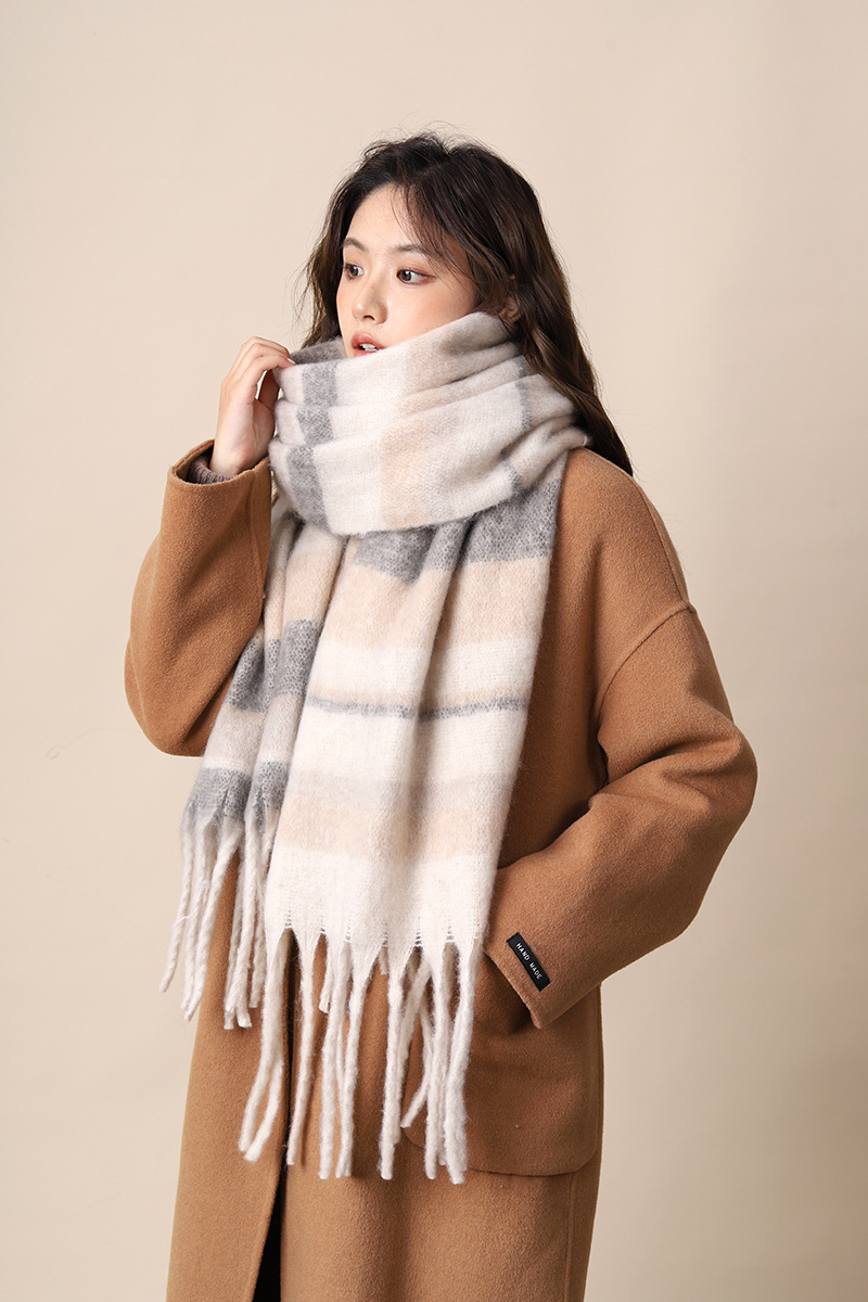 Écharpe en peluche mohair épaisse polyvalente pour femme Melad premium atmosphere en hiver 2024 nouvelle version coréenne pour l'automne_voghion.com