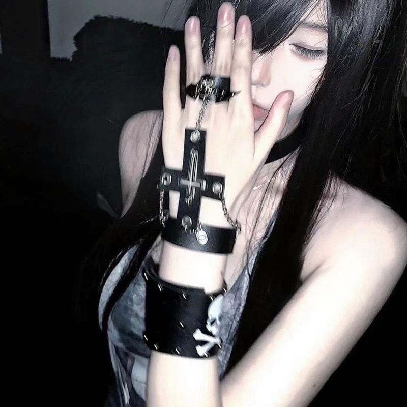 Dark Skull Choker Hot Girl Y2K Necklace Y2K Style Cross Personalized Bracelet Wristband Accessories Y2K Dark Skull Choker Hot Girl Y2K Necklace Y2K Style Cross Personalized Bracelet Wristband Accessories Y2K