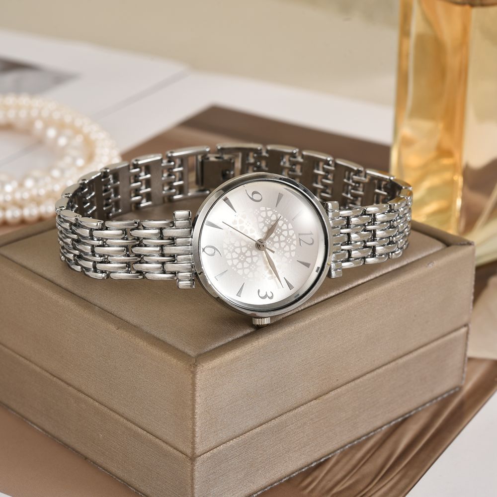 Estilo europeo y americano temperamento casual cinturón de acero cuarzo reloj para mujer moda reloj de aleación de superficie digital pulsera para mujer reloj para mujer