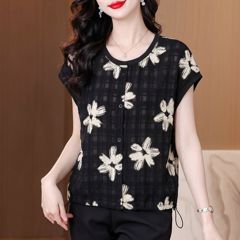 Brand boutique women's fashion round-neck sleeveless shirt, 2026 summer new thin casual versatile slim-fit top