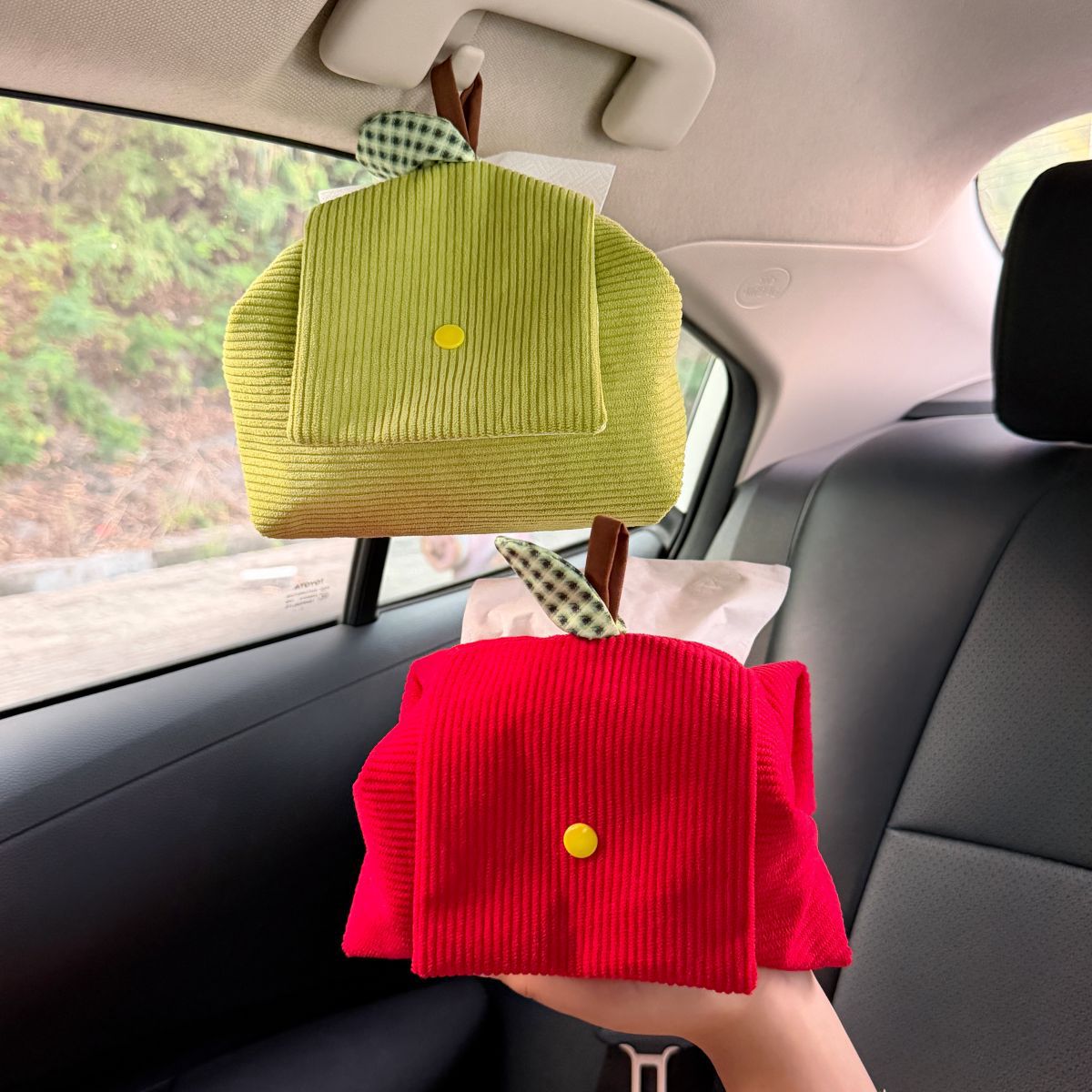 Popular online product: Car tissue box, apple-shaped car tissue bag, car interior accessory