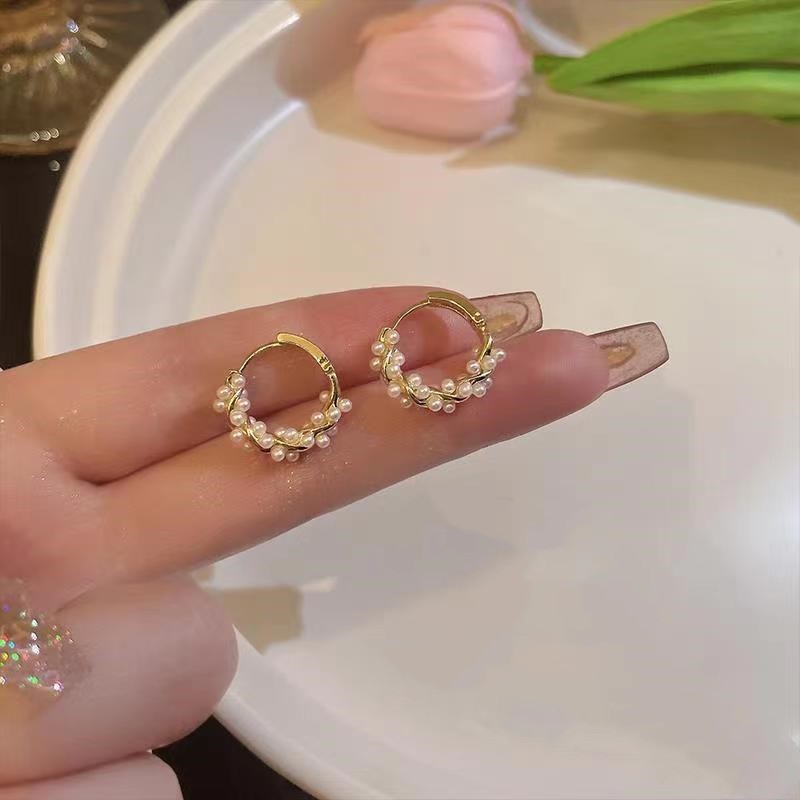 elegant earrings from pearl