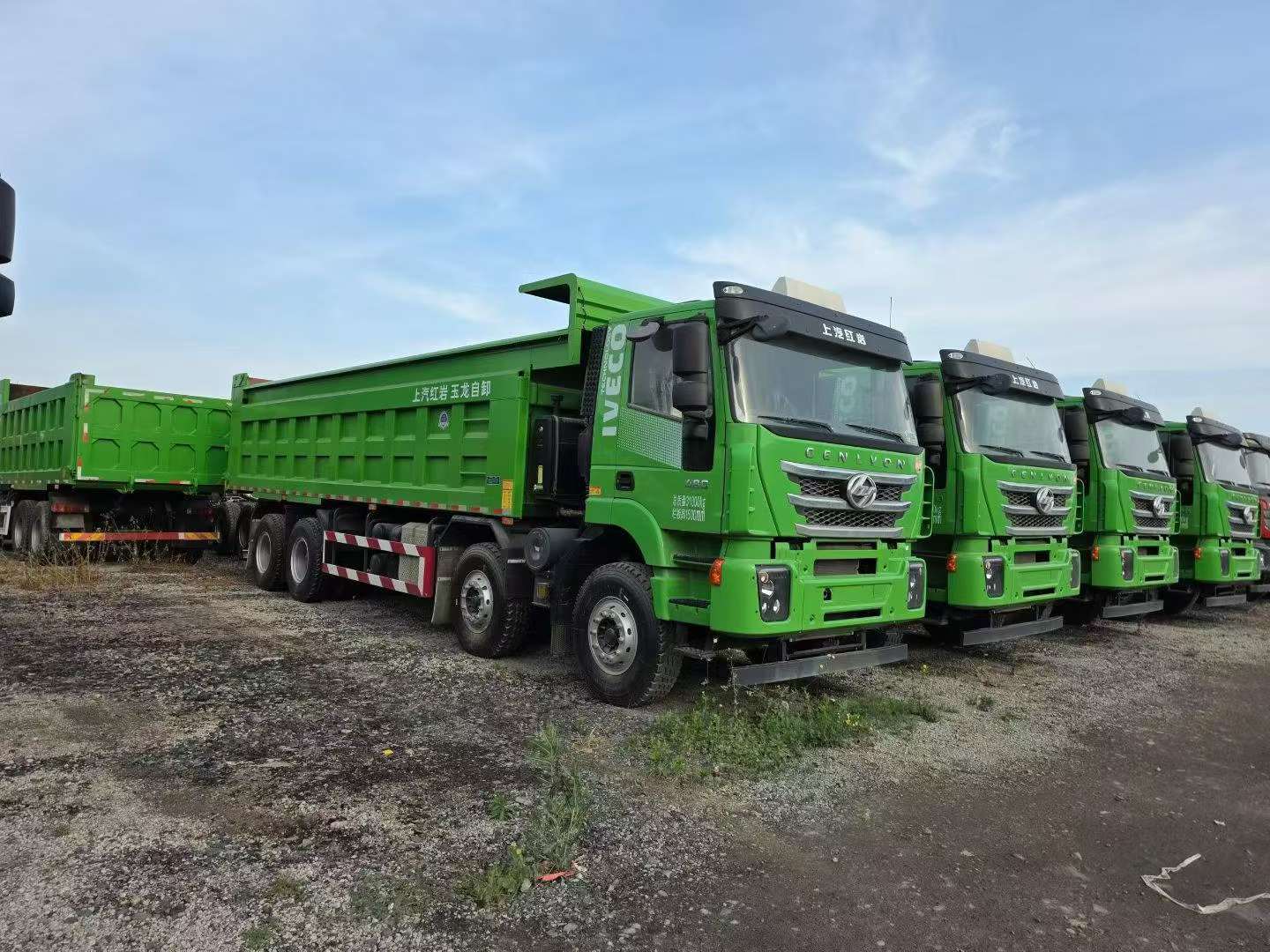 Saic Hongyan Heavy-Duty Dump Truck with 8+8 Double-Decker Chassis, 480 Horsepower, Euro 6, Front Four-Wheel and Rear Eight-Wheel Drive