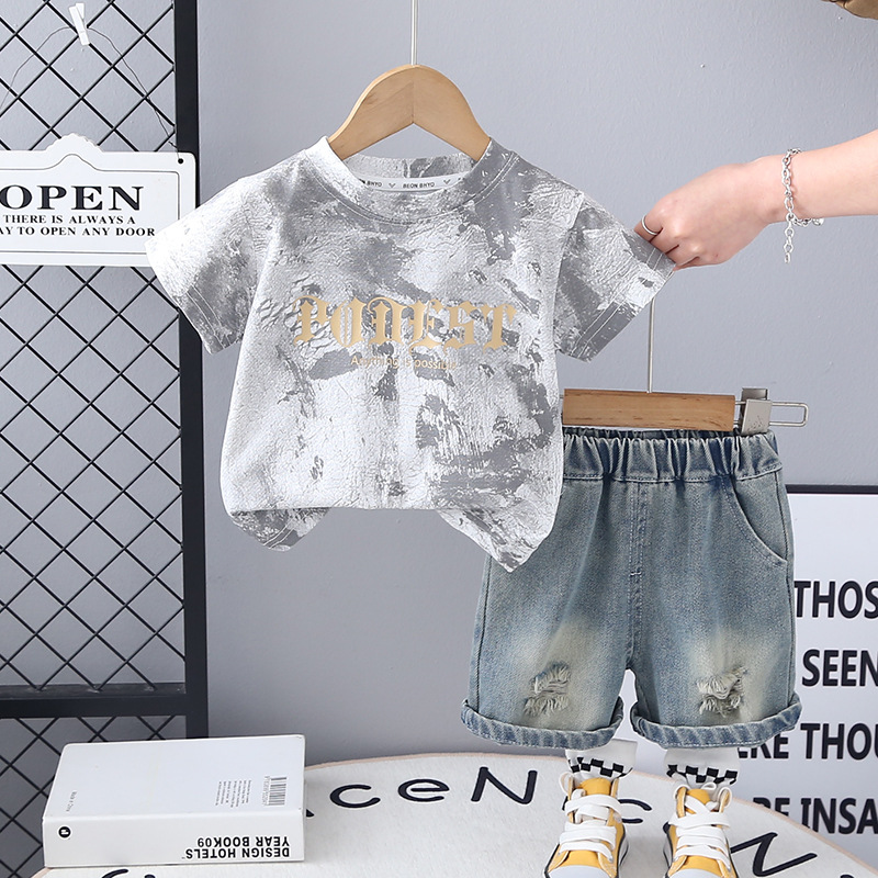 Conjunto de dos piezas para niños pequeños con estampado de mármol, nueva ropa infantil elegante de verano 2025.