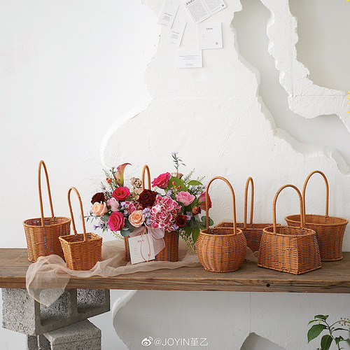 Iron style retro pastoral style hand-woven hand-woven flower basket flowers and green plants picnic storage basket