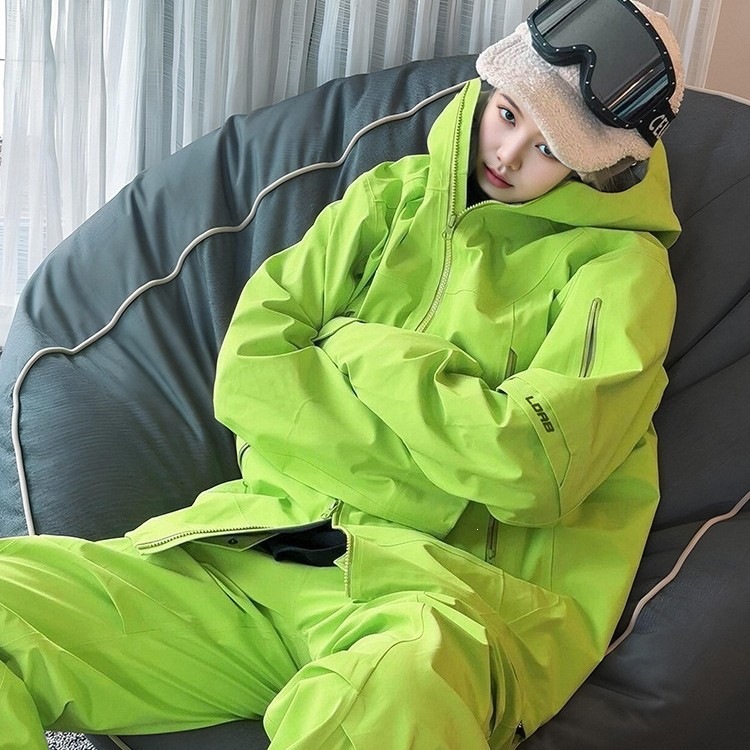 LDAB green ski suit for women 2026 autumn and winter new model, super stylish, windproof, waterproof, warm, suitable for both snowboard and ski