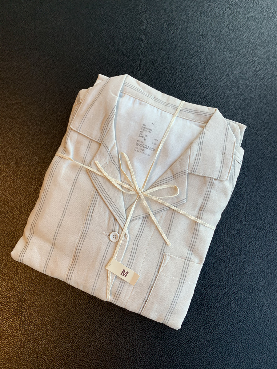 베이지 스트라이프 남성 스타일