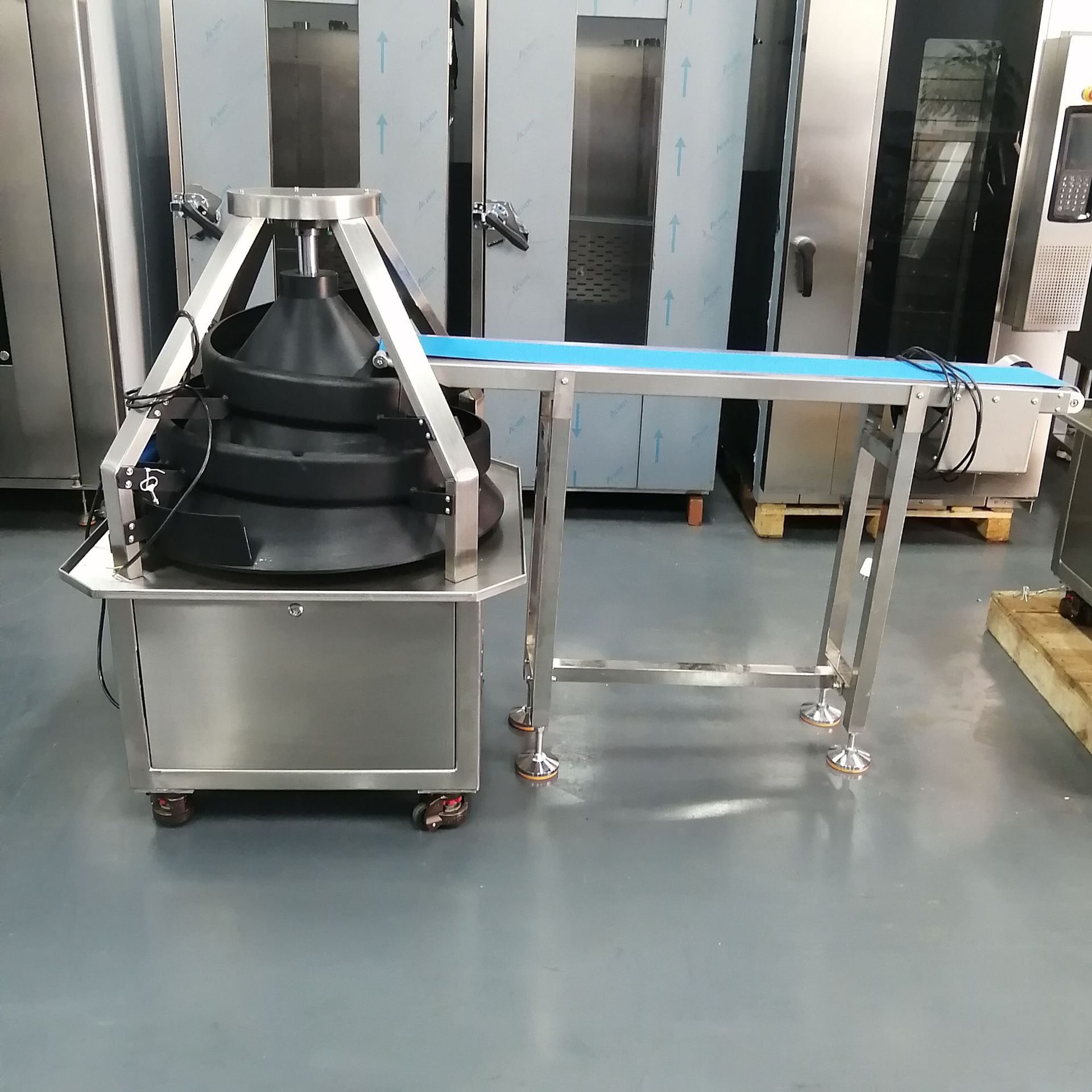 Equipo automático de porcionado continuo de pan y pasteles para la elaboración de bollos de arroz fermentados al vapor/xiaolongbao artesanales.