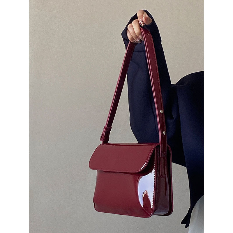 Autumn and Winter Hong Kong Style Vintage Underarm Bag Women's New Fashion Red Patent Leather Portable Shoulder Bag Crossbody Bag Small Square Bag for Women