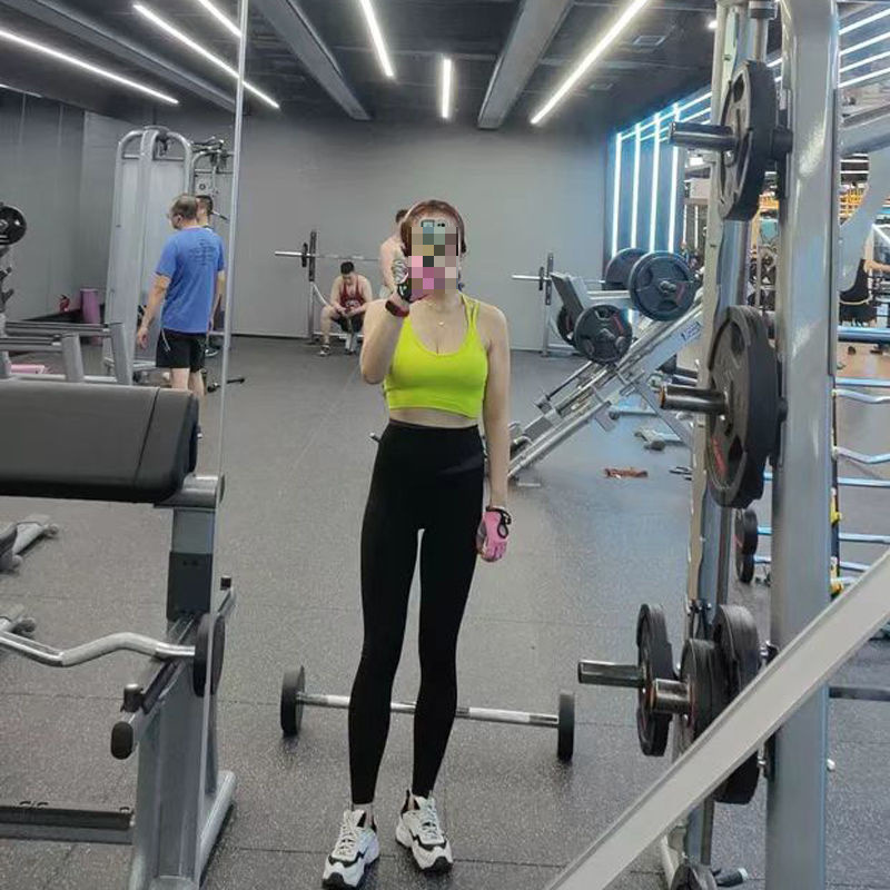 형광녹색 브라 + 검정색 바지 정장
