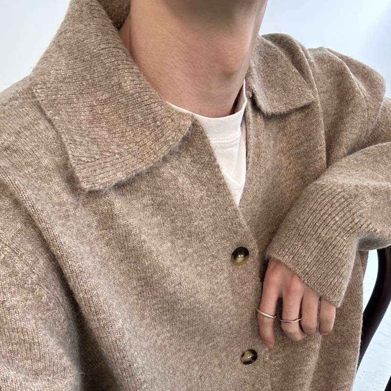 A Lapel Cardigan Sweater Adds a Layer of Plush Warmth to Winter Fashion, Practical and Stylish A Lapel Cardigan Sweater Adds a Layer of Plush Warmth to Winter Fashion, Practical and Stylish
