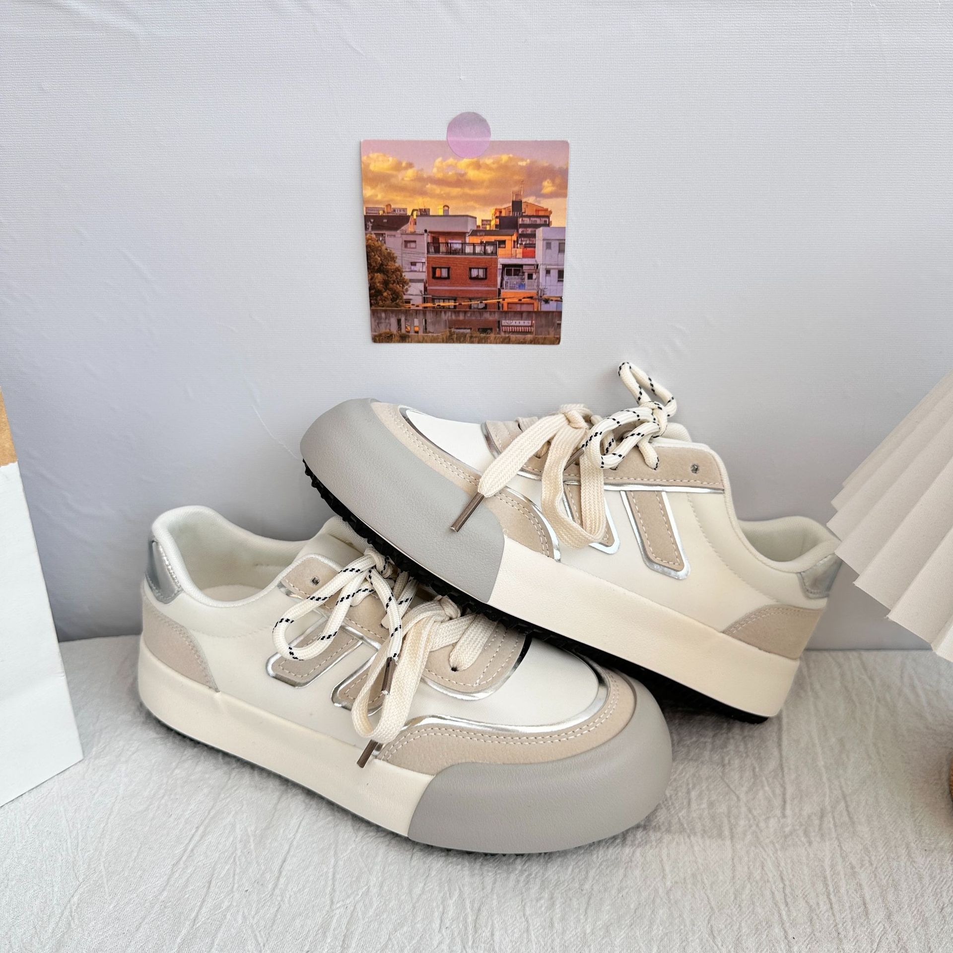 6634 plantillas de látex/zapatos blancos de suela gruesa, diseño de nicho retro de punta redonda para mujer 2025 nuevas zapatillas de deporte zapatos de entrenamiento alemán image 7