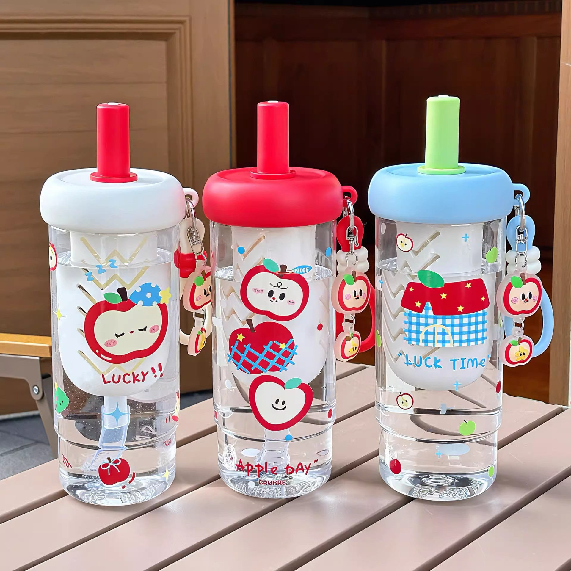 Taza de agua muy bonita para mujeres 2026 nueva taza de té de alto valor facial de separación de paja de verano in-viento taza de mano