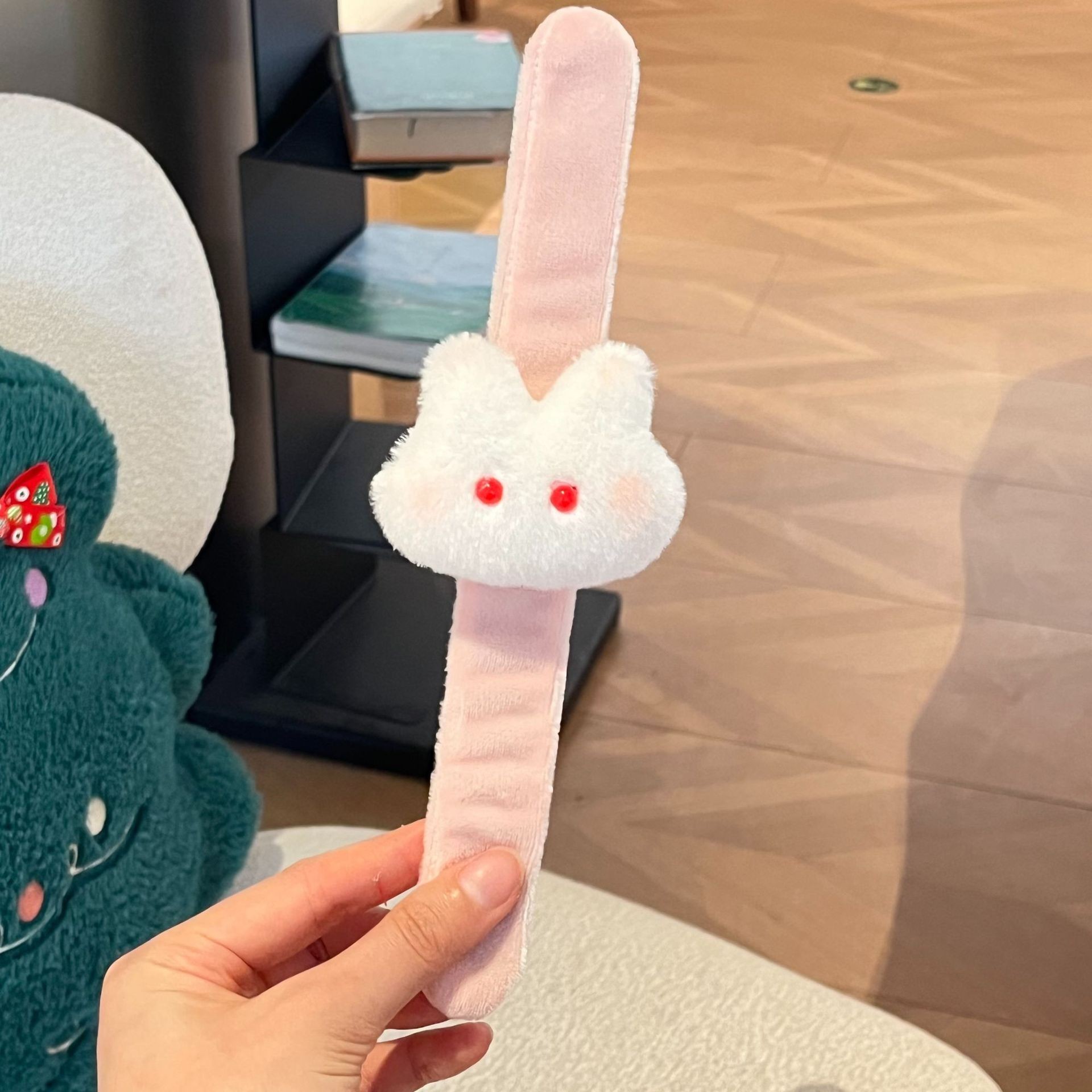 Anillo de felpa de dibujos animados, oso de mantequilla, correa de reloj de boda, pulsera para niños Kapibala, regalo de muñeca creativa