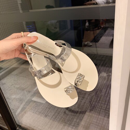 Instant delivery! Su Yining style pigeon egg second generation water diamond toe-thong flat sandals for women, outdoor wear