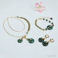 Yiyu натуральный синий водяной изумрудный браслет с крючком для уха ожерелье из трех частей нефритовый набор оптовых волос FC3120102