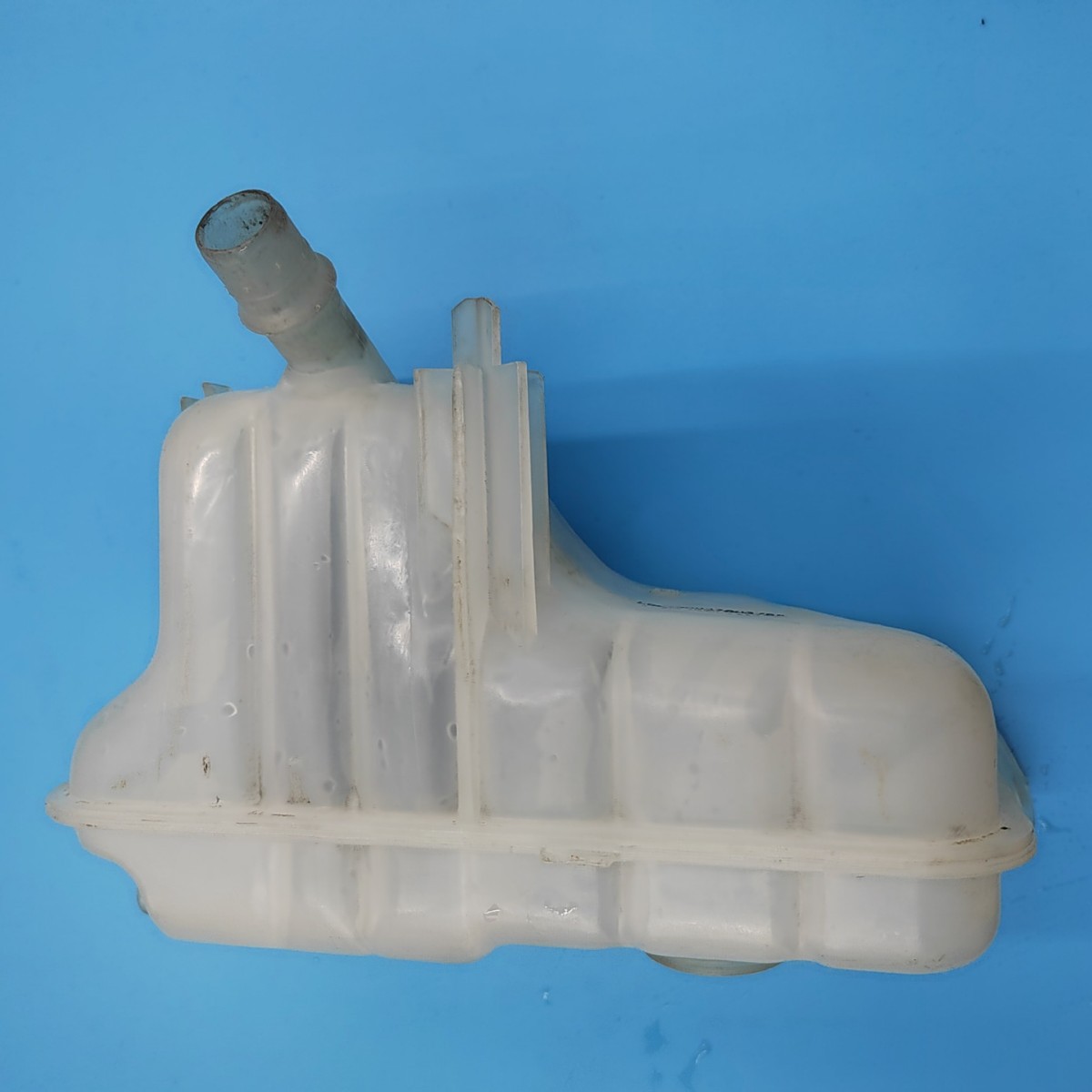 1323Gq 1323V1 Expansion Water Tank C5 Coolant Tank C6 Compensation Tank A9 Auxiliary Water Tank 9685985880