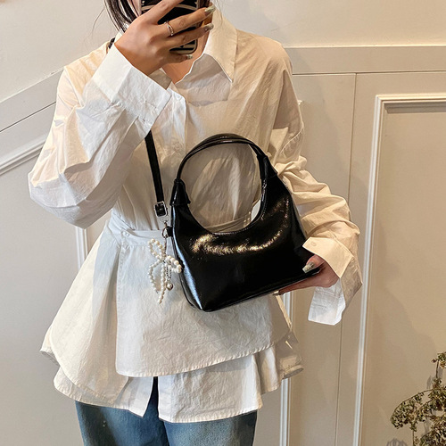 Fashionable casual quality niche women's bag 2025 new armpit bag versatile shoulder crossbody bag commuting tote bag