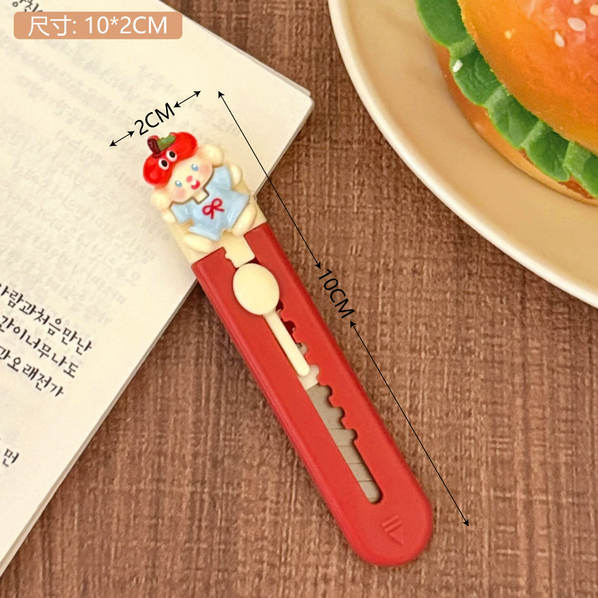 Utility Knife (Mini Wai) Cat-Paw Design, Retractable Blade, Compact 9.2 cm