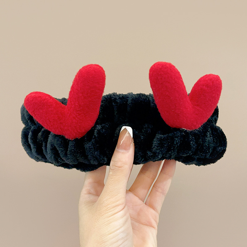 Hermosas bandas de pelo de peluche de dibujos animados otoño y invierno para mujeres lava la cara impermeable antideslizante pañuelo red 2025 nuevo paquete de cabello joyas de cabeza