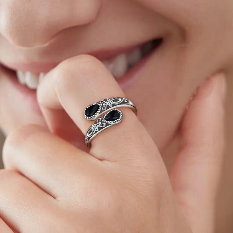 Cross Border Black Onyx Spoon Diamond Ring Natural Snake Vintage Carved Teardrop Adjustable Engagement Ring for Men and Women Jewelry